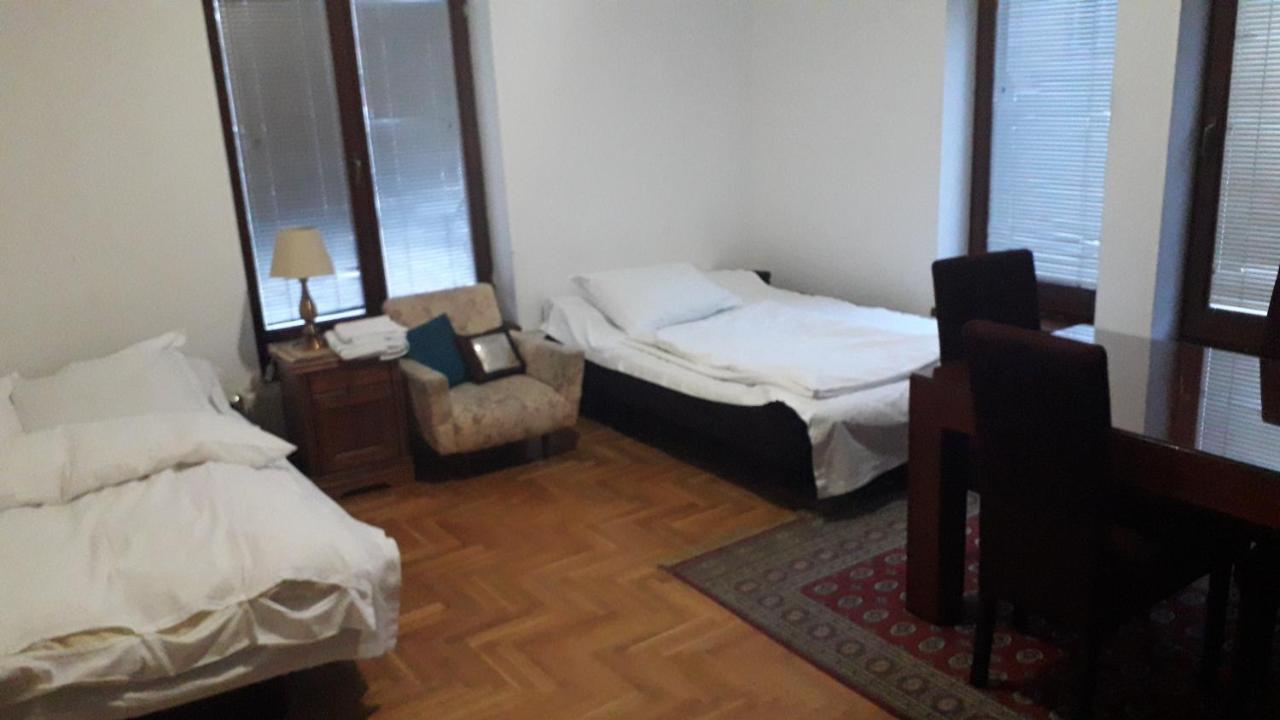 Apartment Mladenovic *